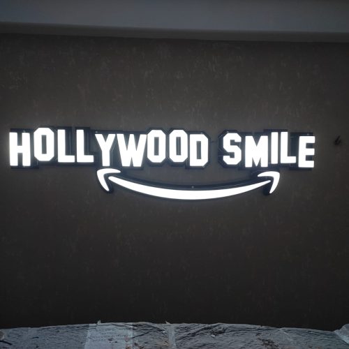 Hollwood smlly