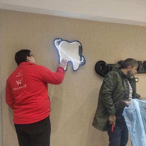 Hollywood smile logo