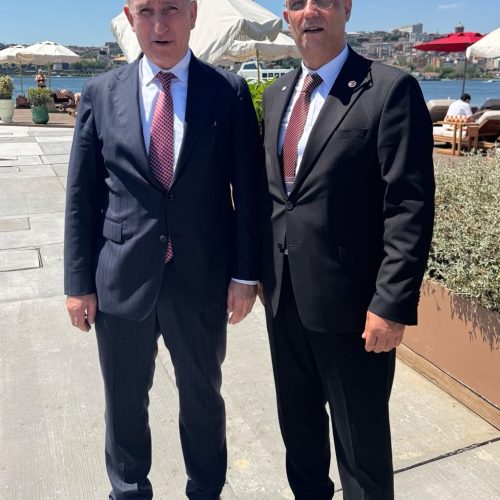 Çevre , Şehircilik ve İklim Değişikliği Bakan Yard. Ömer Bulut bey ile güncel konular hakkında istişarede bulunduk nazik sohpetleri için Teşekkür ederim